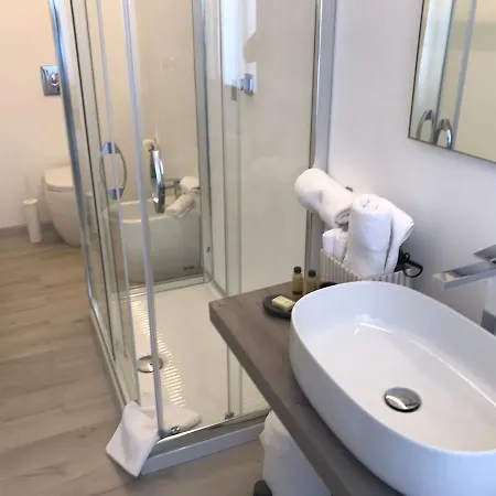 Piazza Marconi مانفريدونيا